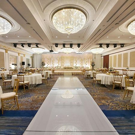 Crowne Plaza Jeddah By Ihg Hotel Eksteriør billede The ballroom of the hotel