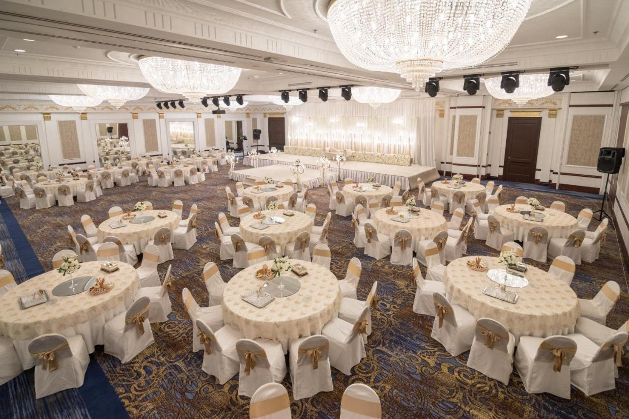 Crowne Plaza Jeddah By Ihg Hotel Eksteriør billede The ballroom of the hotel