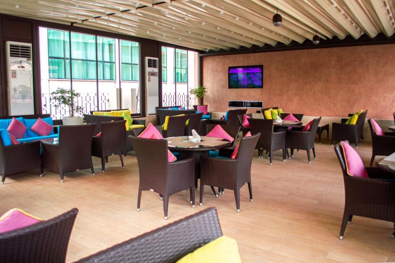 Crowne Plaza Jeddah By Ihg Hotel Eksteriør billede The Sky Bar