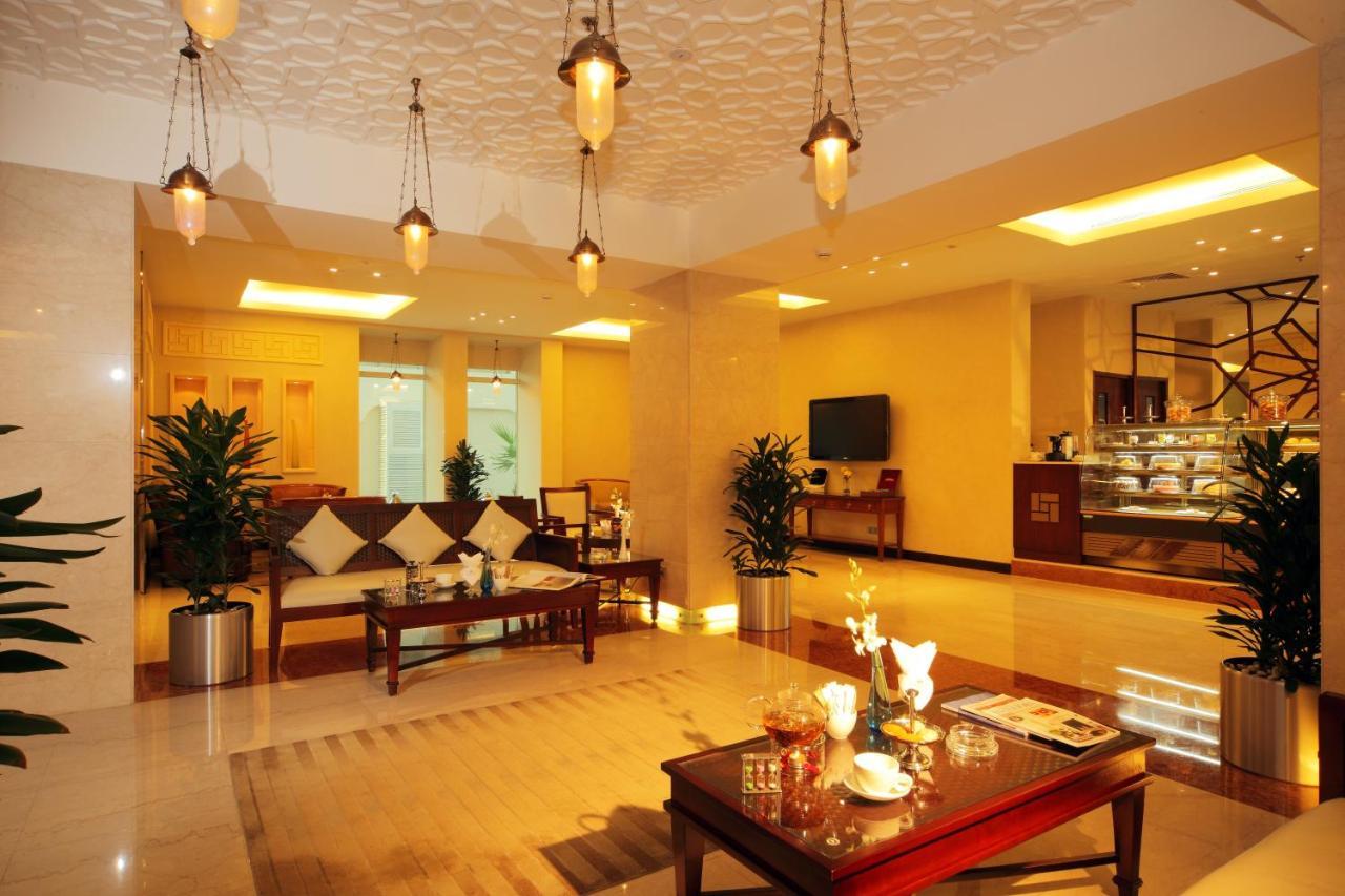 Crowne Plaza Jeddah By Ihg Hotel Eksteriør billede The lobby of the hotel