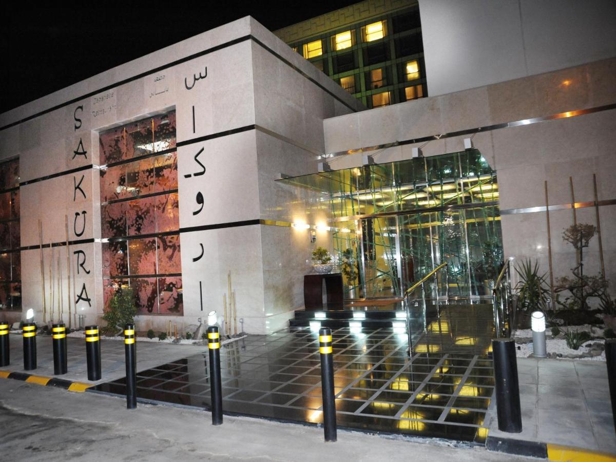 Crowne Plaza Jeddah By Ihg Hotel Eksteriør billede The entrance of the hotel
