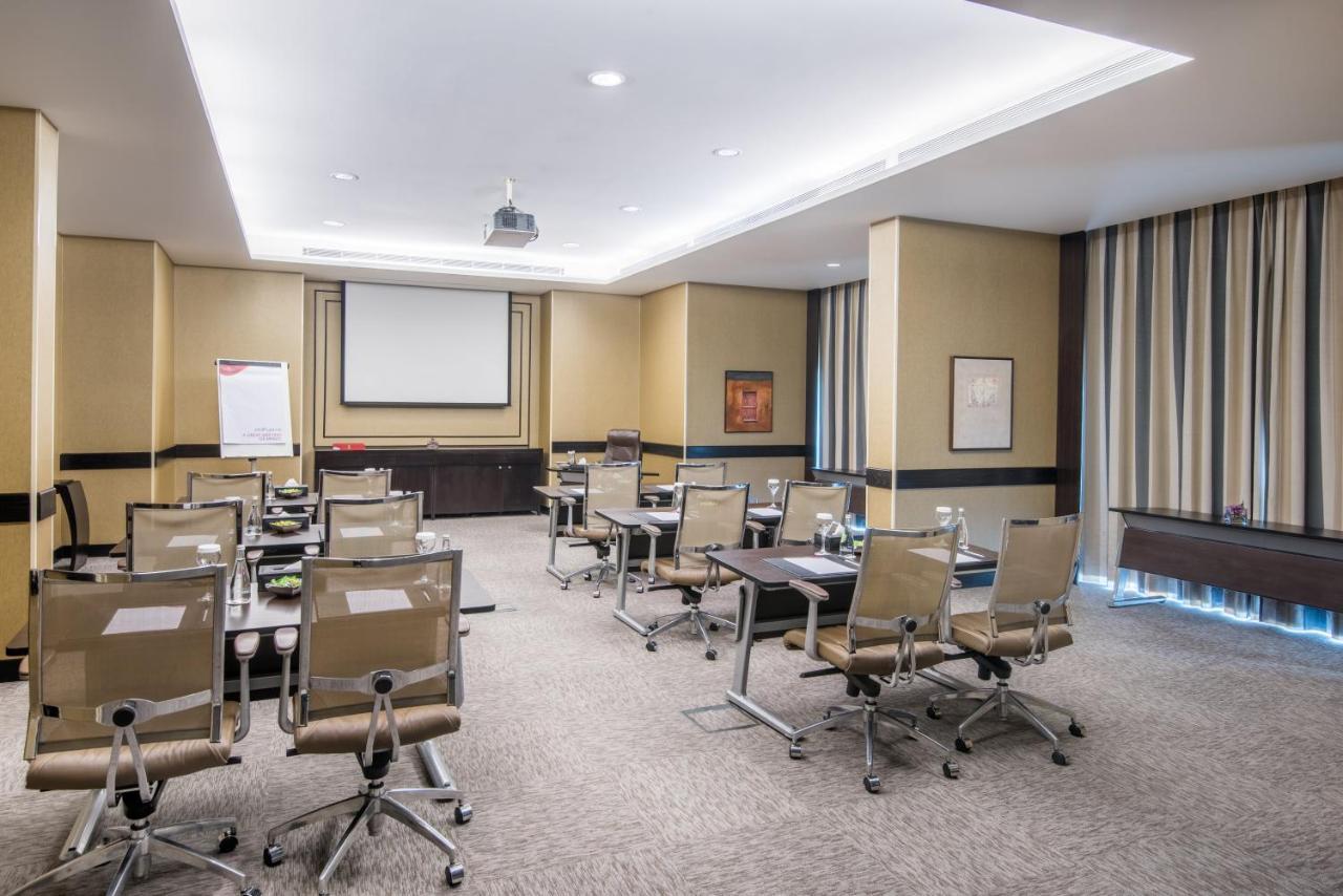 Crowne Plaza Jeddah By Ihg Hotel Eksteriør billede Meeting room