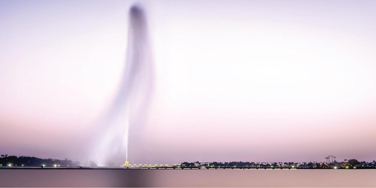 Crowne Plaza Jeddah By Ihg Hotel Eksteriør billede Dubai Fountain