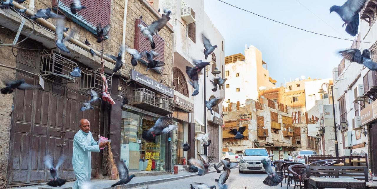 Crowne Plaza Jeddah By Ihg Hotel Eksteriør billede The pigeon post in Cairo