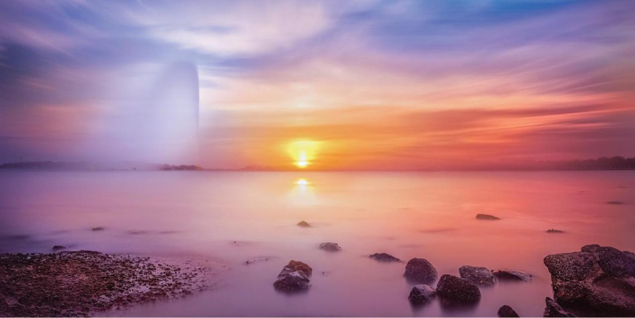 Crowne Plaza Jeddah By Ihg Hotel Eksteriør billede Sunset at the beach