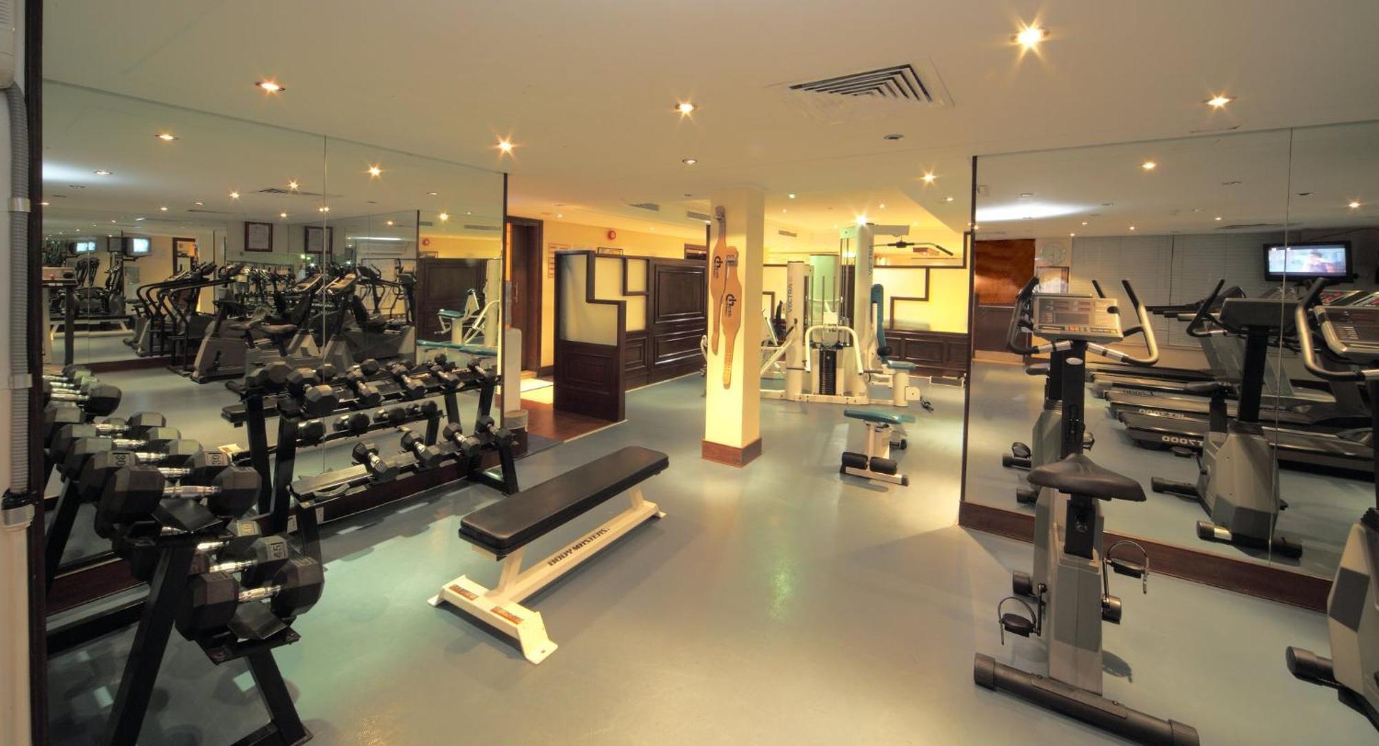 Crowne Plaza Jeddah By Ihg Hotel Eksteriør billede The gym at the hotel