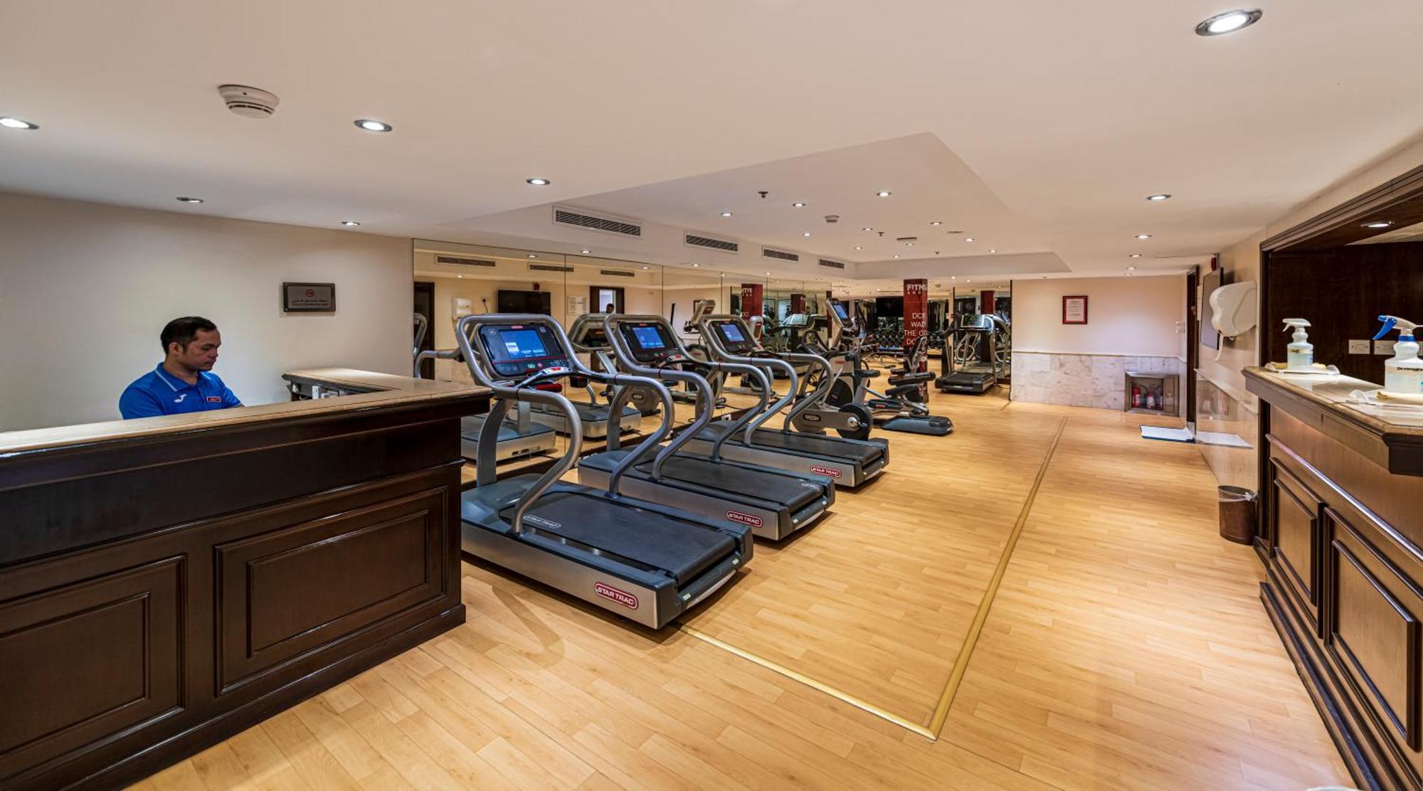 Crowne Plaza Jeddah By Ihg Hotel Eksteriør billede The gym at the Taj Bengal
