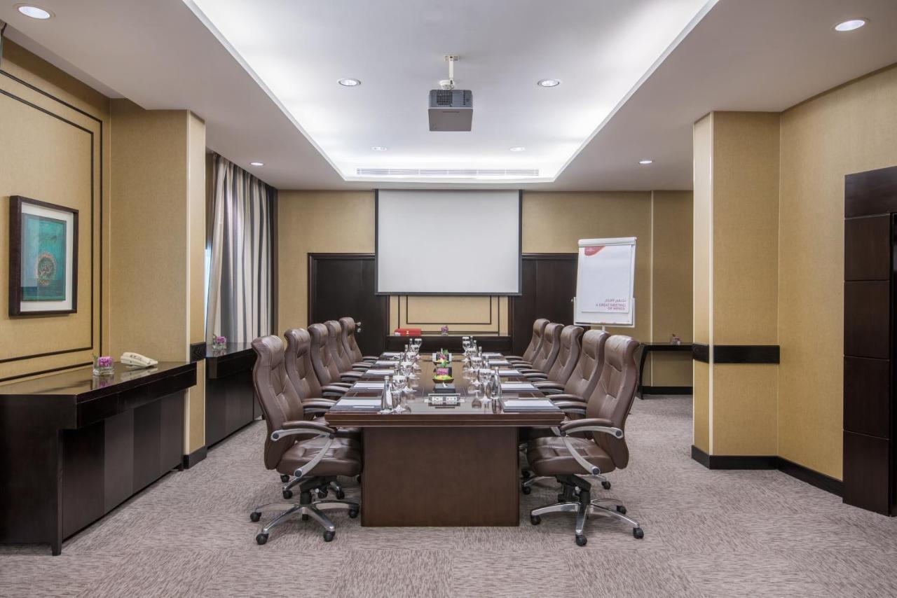 Crowne Plaza Jeddah By Ihg Hotel Eksteriør billede Meeting room